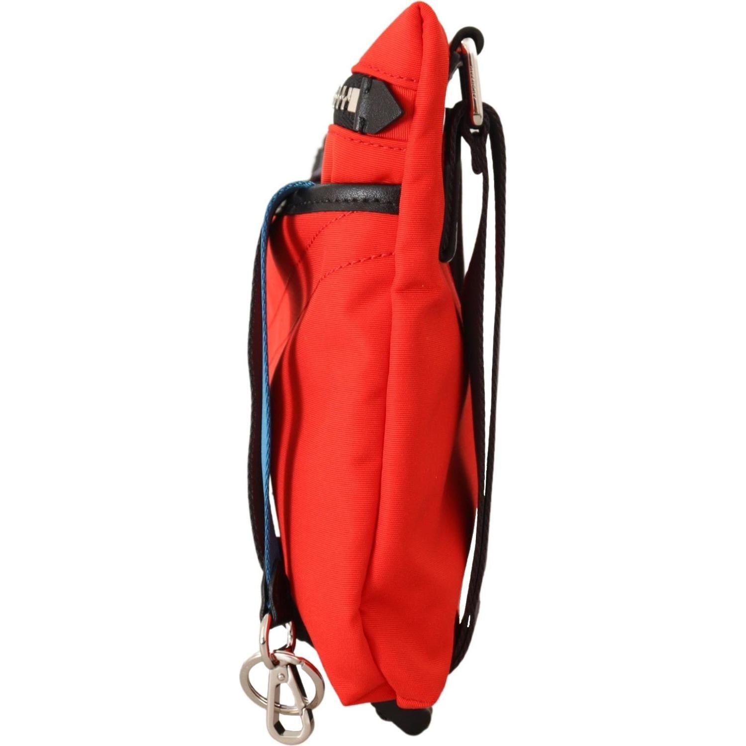 Front view with bag zipped and handles upright.