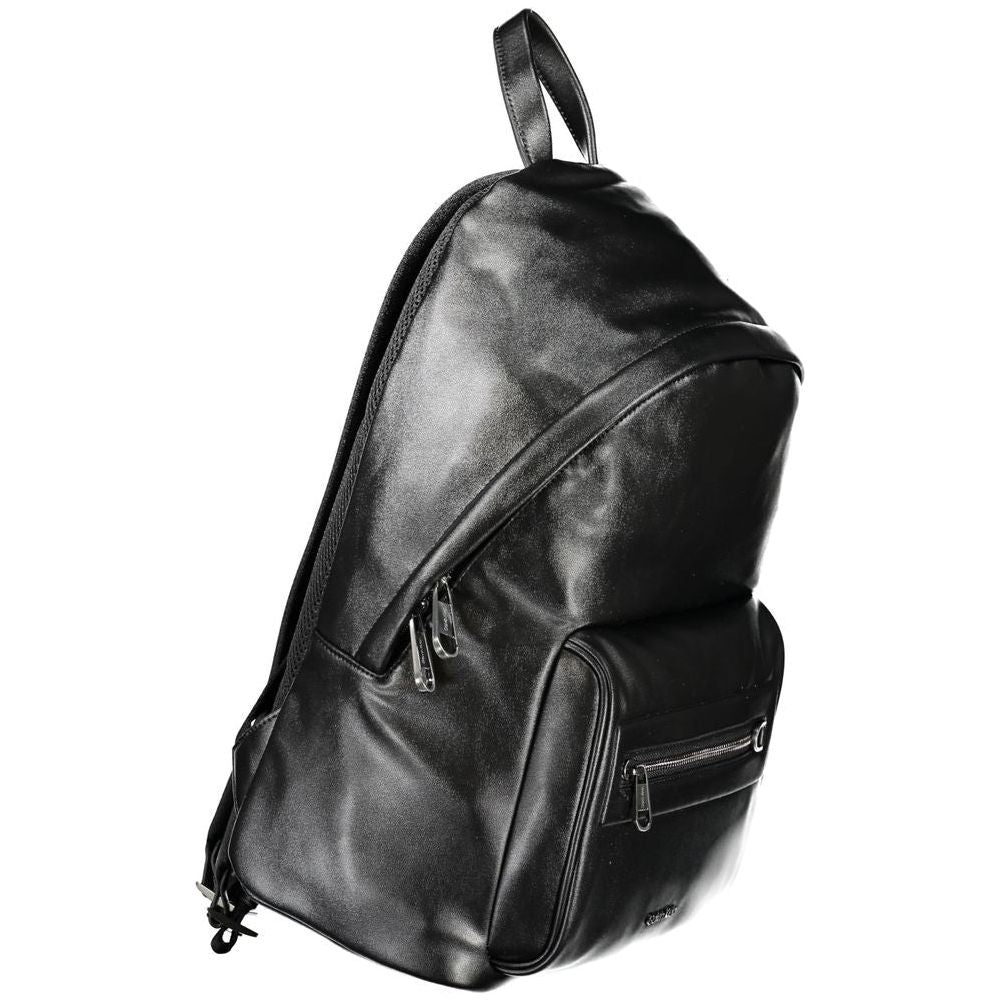 Front view with bag zipped and handles upright.