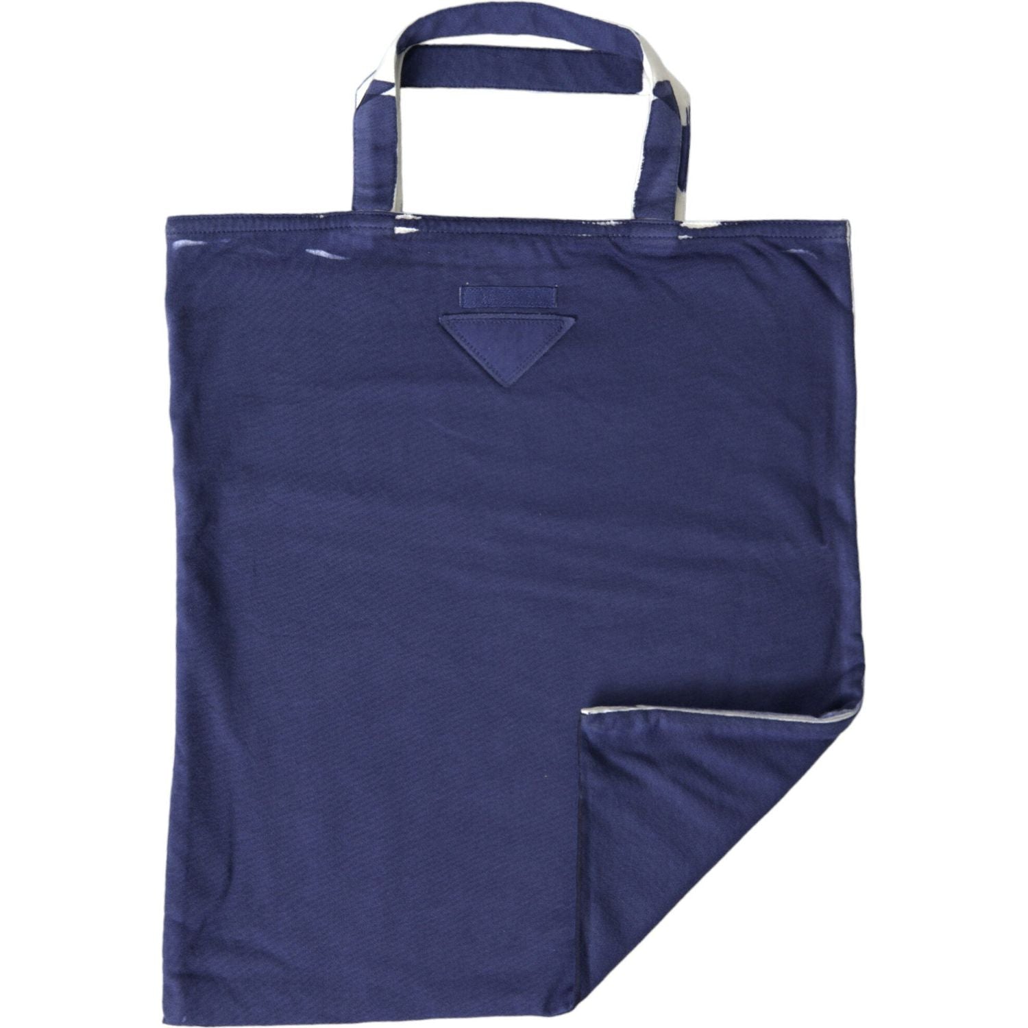 Front view with bag zipped and handles upright.