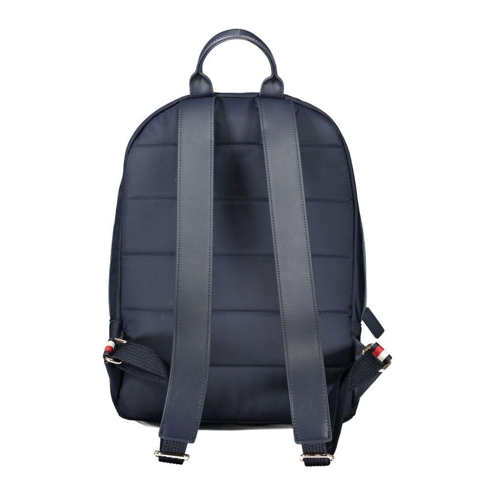 Front view with bag zipped and handles upright.