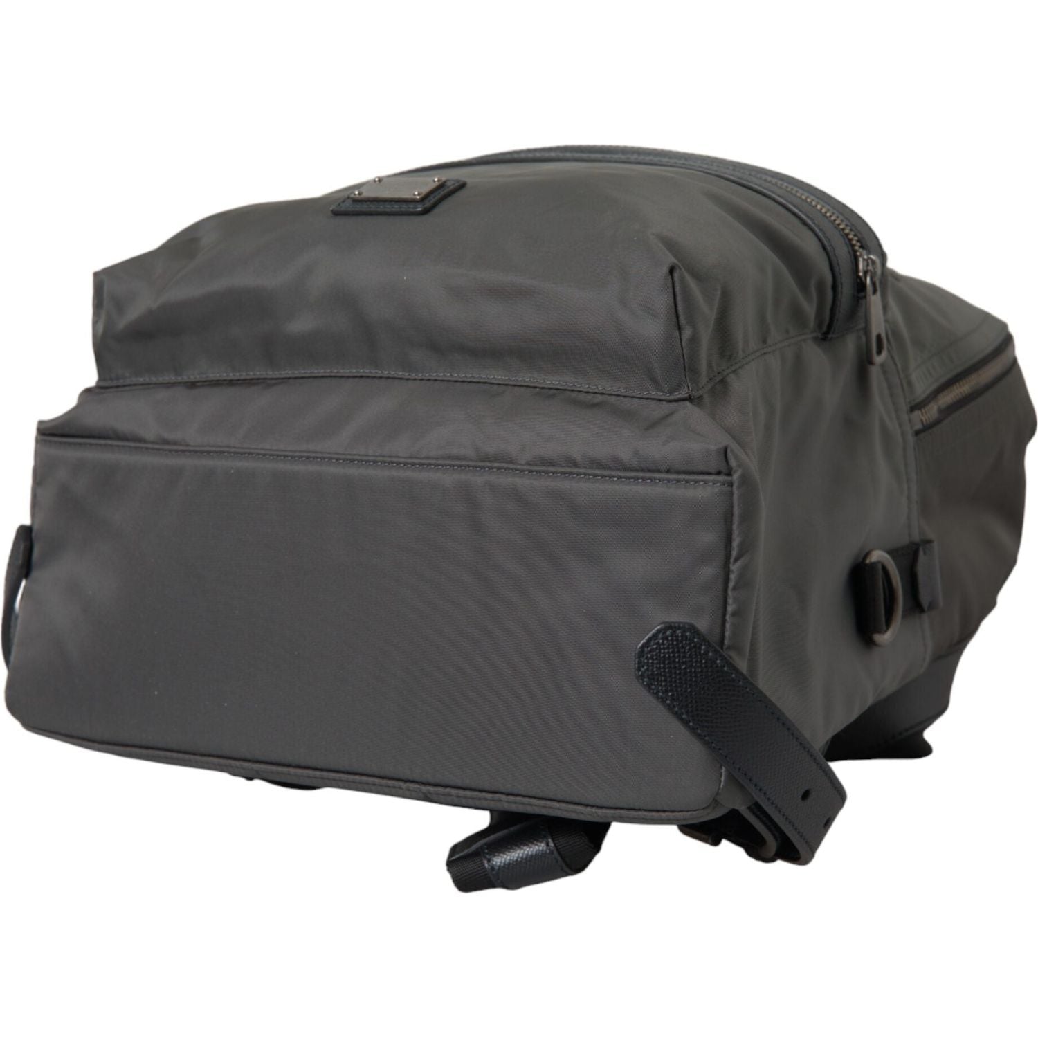 Front view with bag zipped and handles upright.